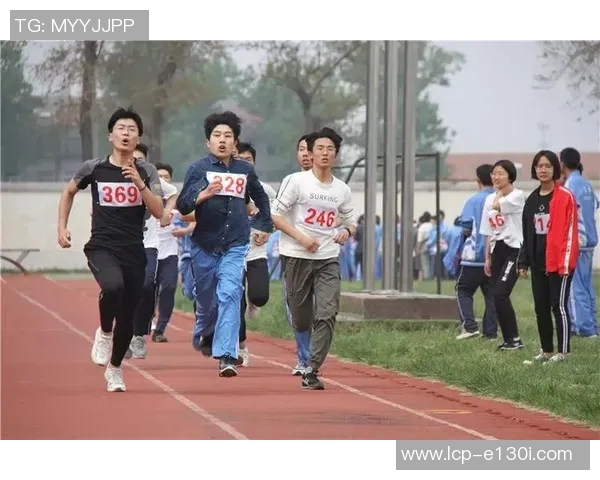 奔跑吧足球明星出场激情四溢展现风采尽显运动魅力与团队精神 奔跑吧足球明星出场激情四溢展现风采尽显运动魅力与团队精神